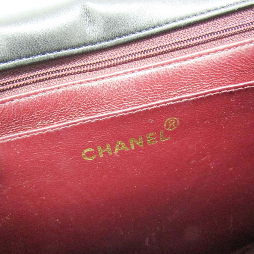 CHANEL Black Leather Shoulder Bag - Picture 15 of 16